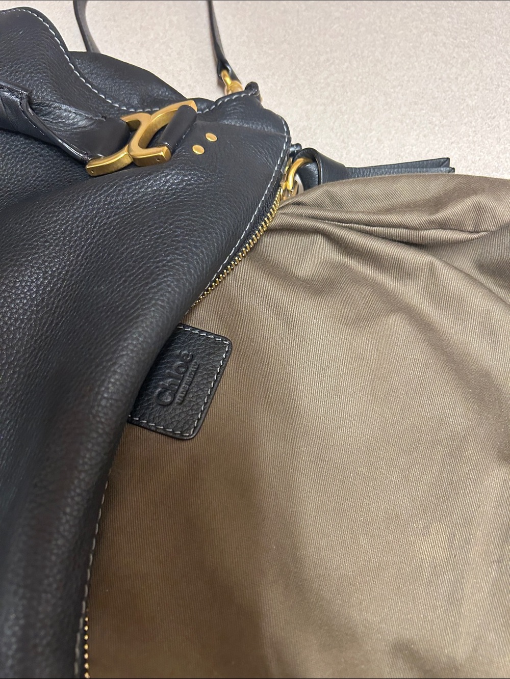 Chloé Black Leather Shoulder Bag with Gold Hardware - Picture 4 of 13